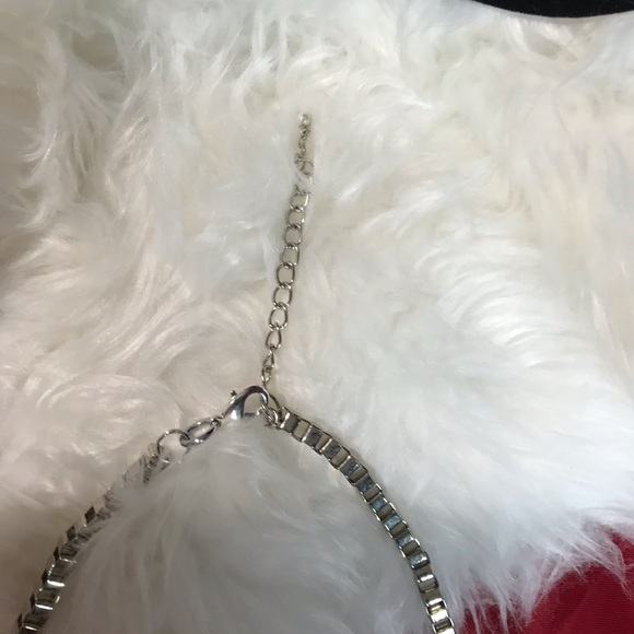 “NWOT” GORGEOUS SILVER-RHINESTONE NECKLACE - Picture 2 of 5